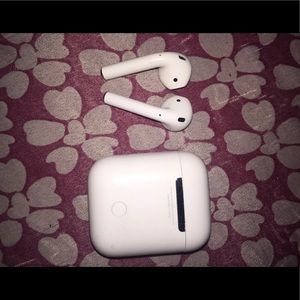 Apple AirPods.